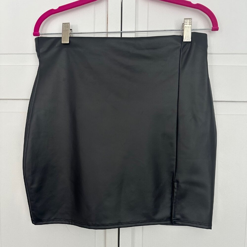 Windsor Black Faux Leather Mini Skirt with Side Slit, Size XL